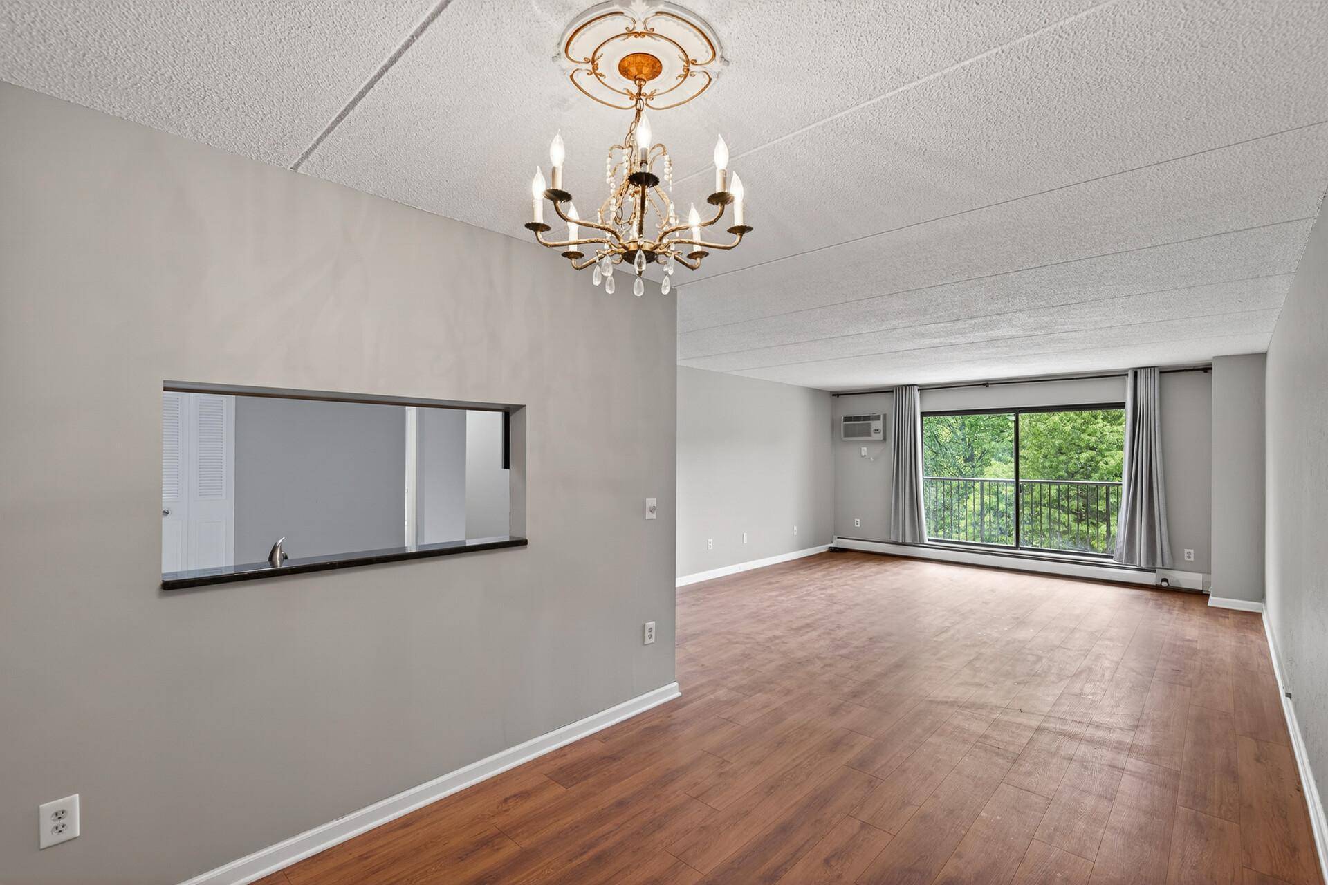 10501 Cedar Lake RD #318, Minnetonka, MN 55305