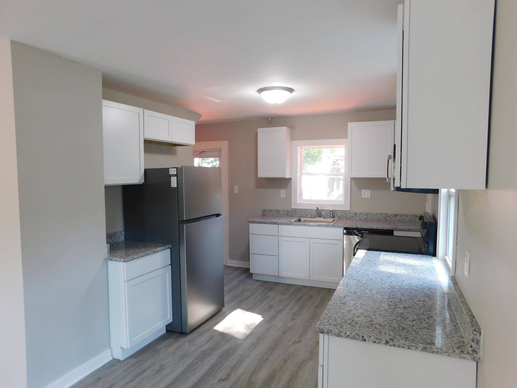 1885 Hawthorne AVE E, Saint Paul, MN 55119