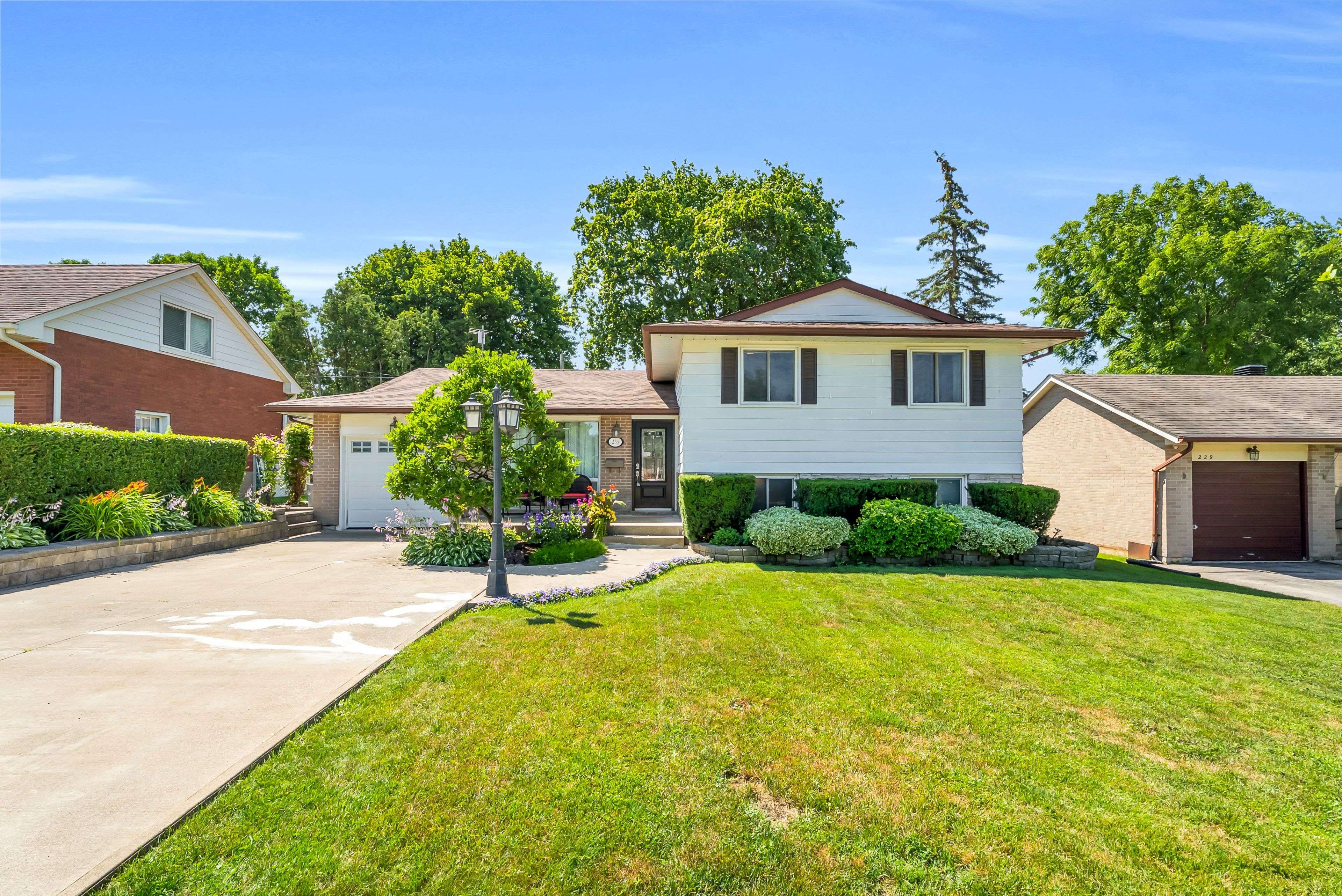 233 Elmore DR, Halton Hills, ON L7J 1T8
