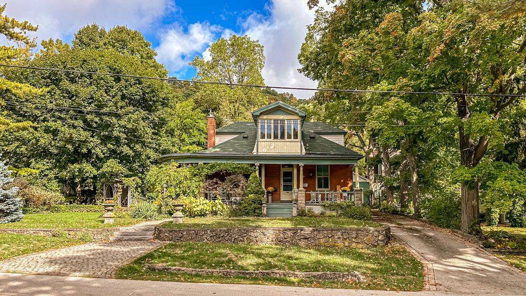 55 Cayley ST, Hamilton, ON L9H 2E6