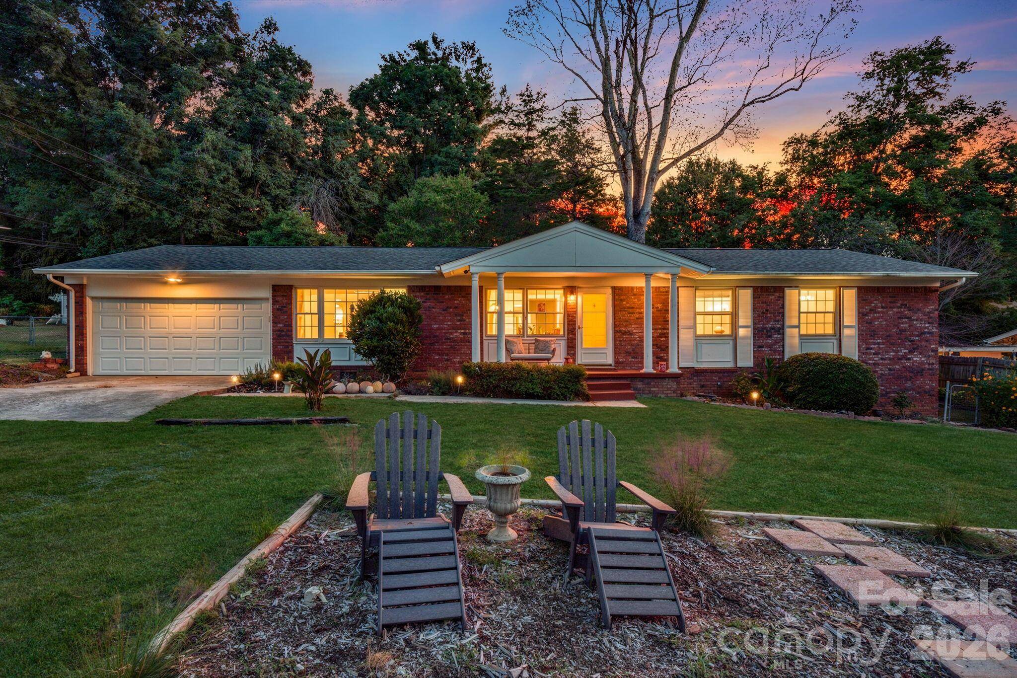 5 W Maple DR, Asheville, NC 28805