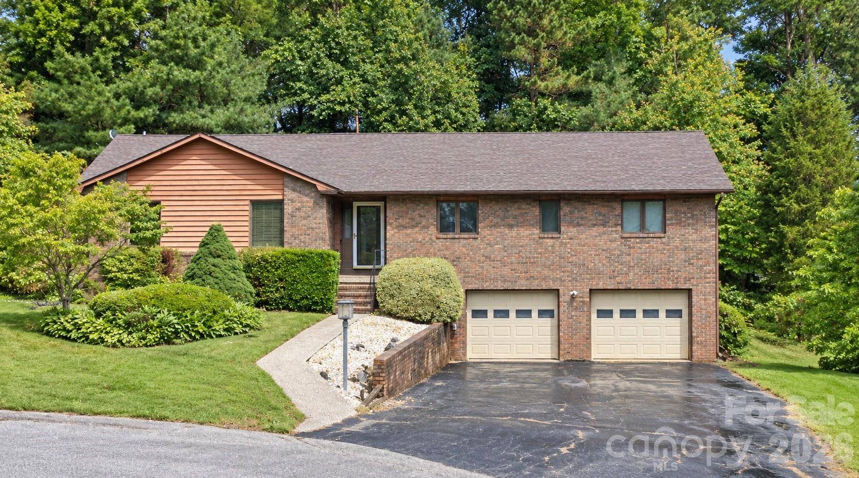 6 Daniel DR, Fletcher, NC 28732