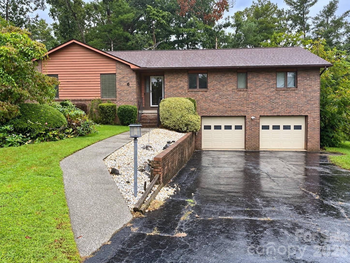 6 Daniel DR, Fletcher, NC 28732