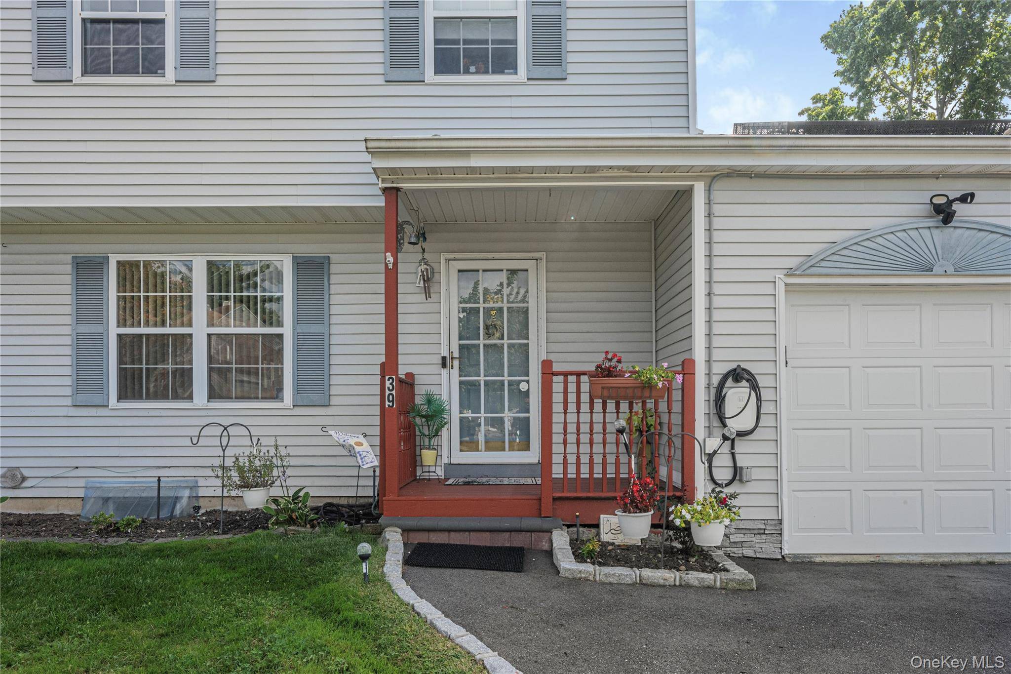 39 Elm ST, Central Islip, NY 11722