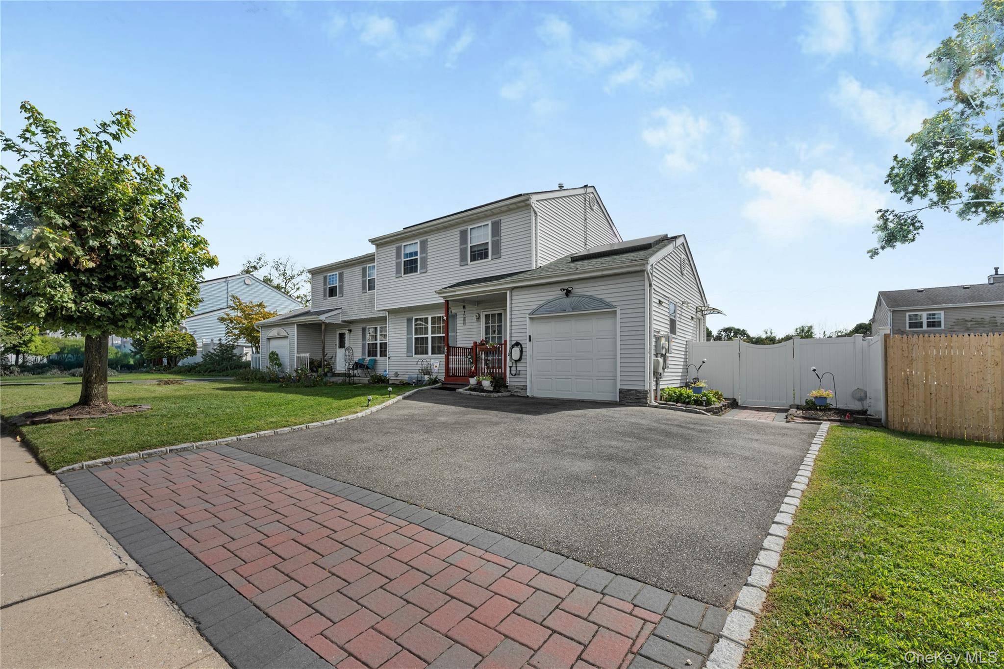 39 Elm ST, Central Islip, NY 11722