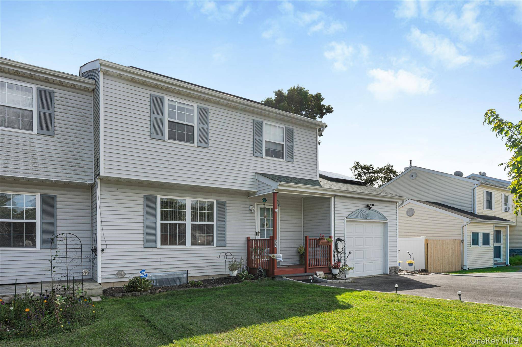 39 Elm ST, Central Islip, NY 11722