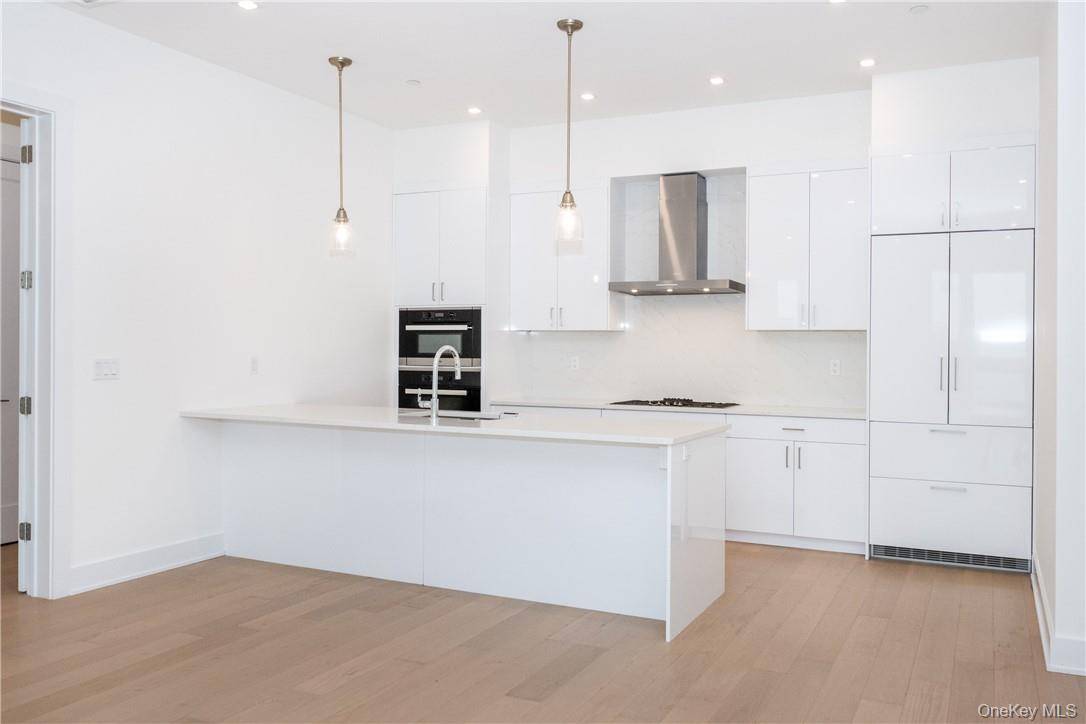 110 Chatsworth AVE #304, Larchmont, NY 10538