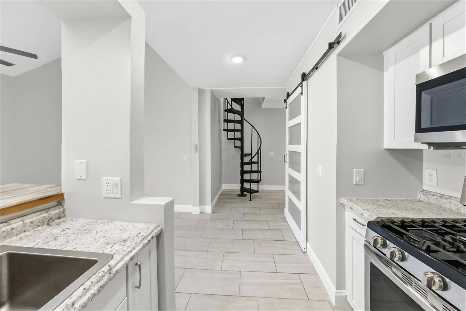 101 N HILL AVE #2, Deland, FL 32724