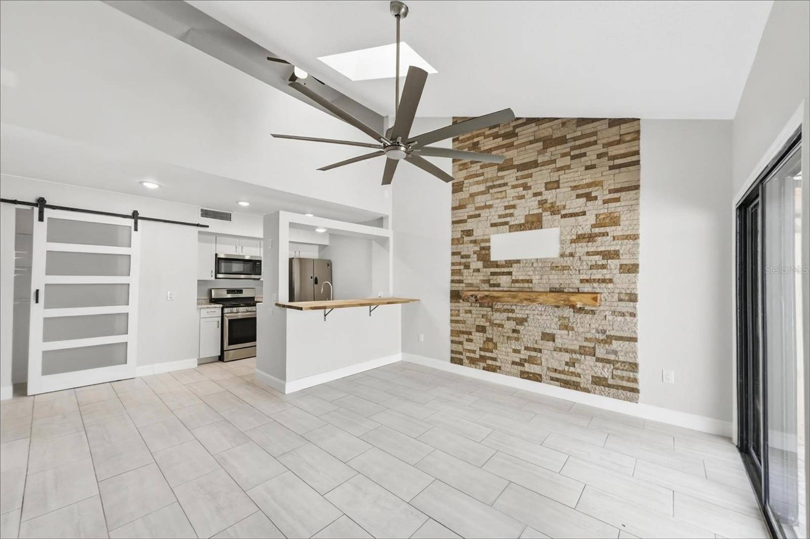 101 N HILL AVE #2, Deland, FL 32724