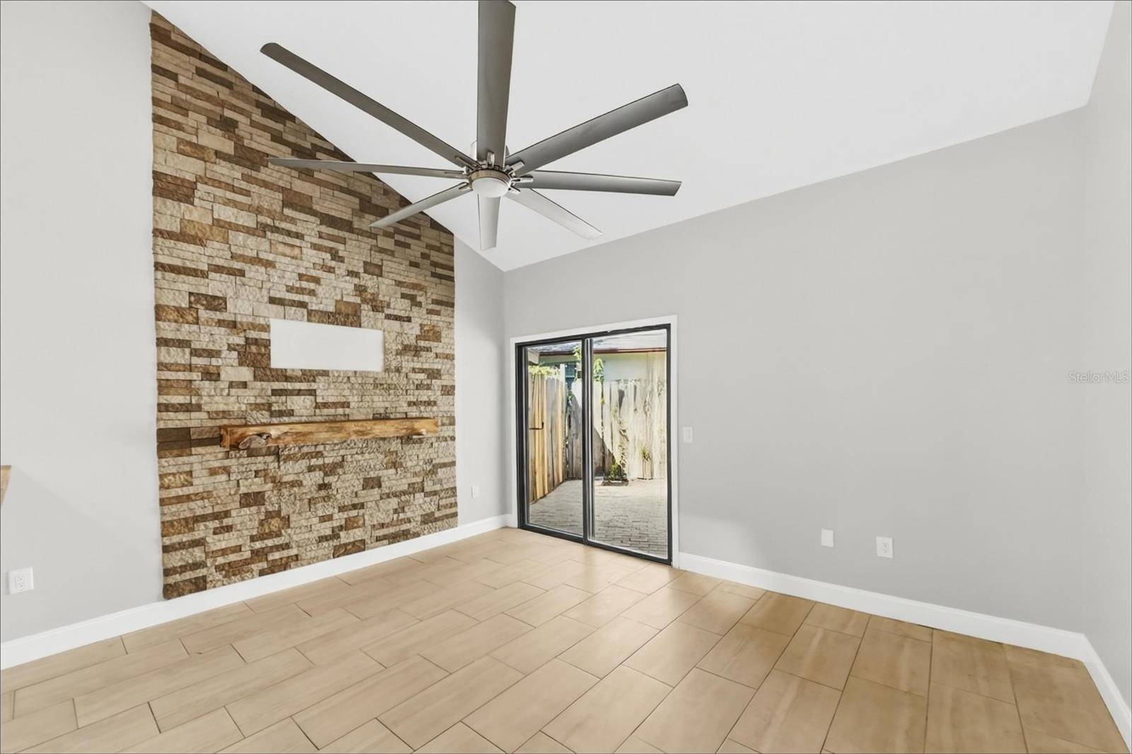 101 N HILL AVE #2, Deland, FL 32724
