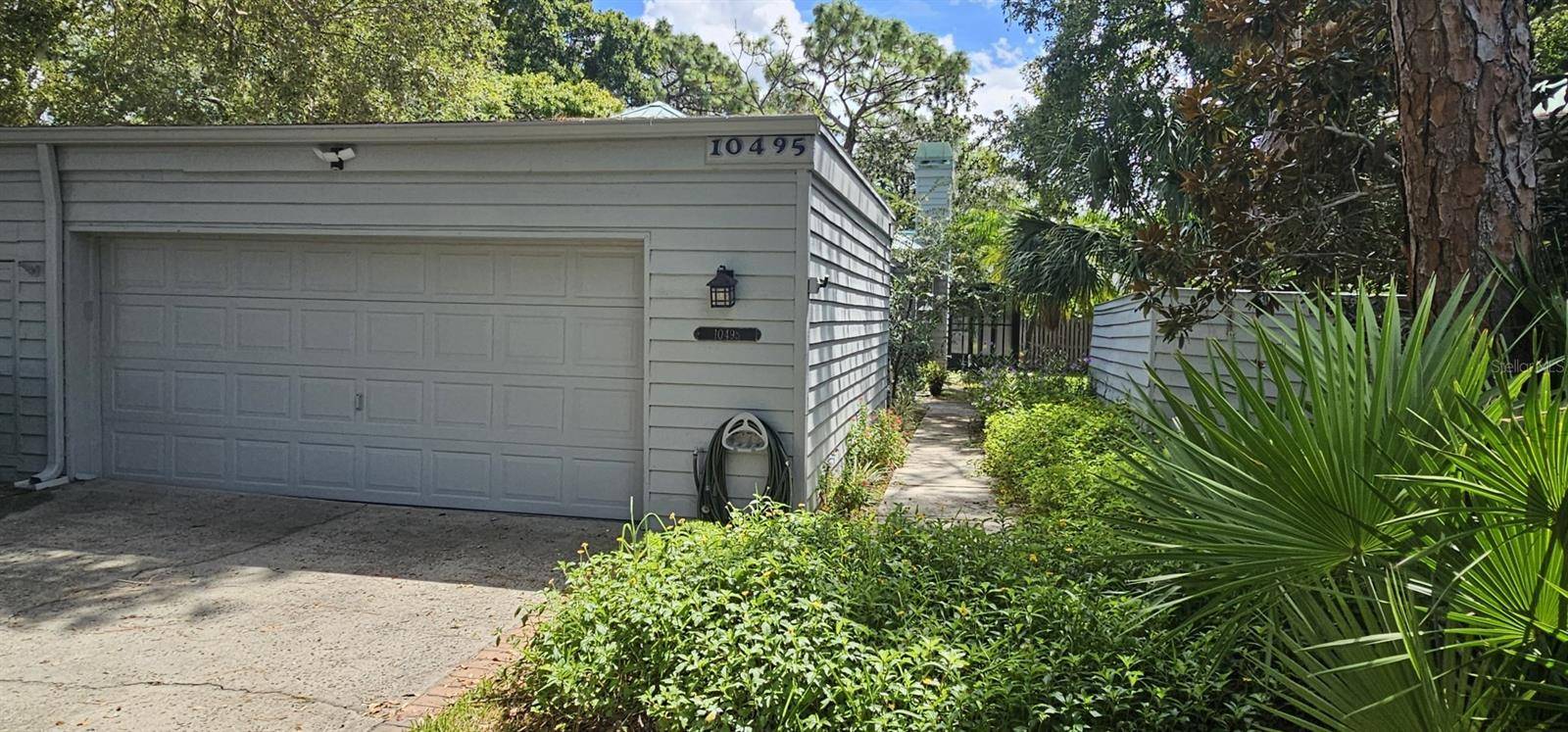 10495 LONGWOOD DR, Largo, FL 33777