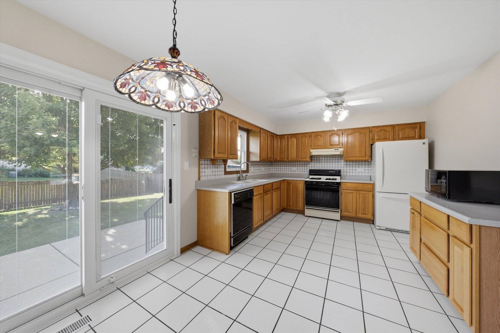 10S221 Suffield DR, Downers Grove, IL 60516