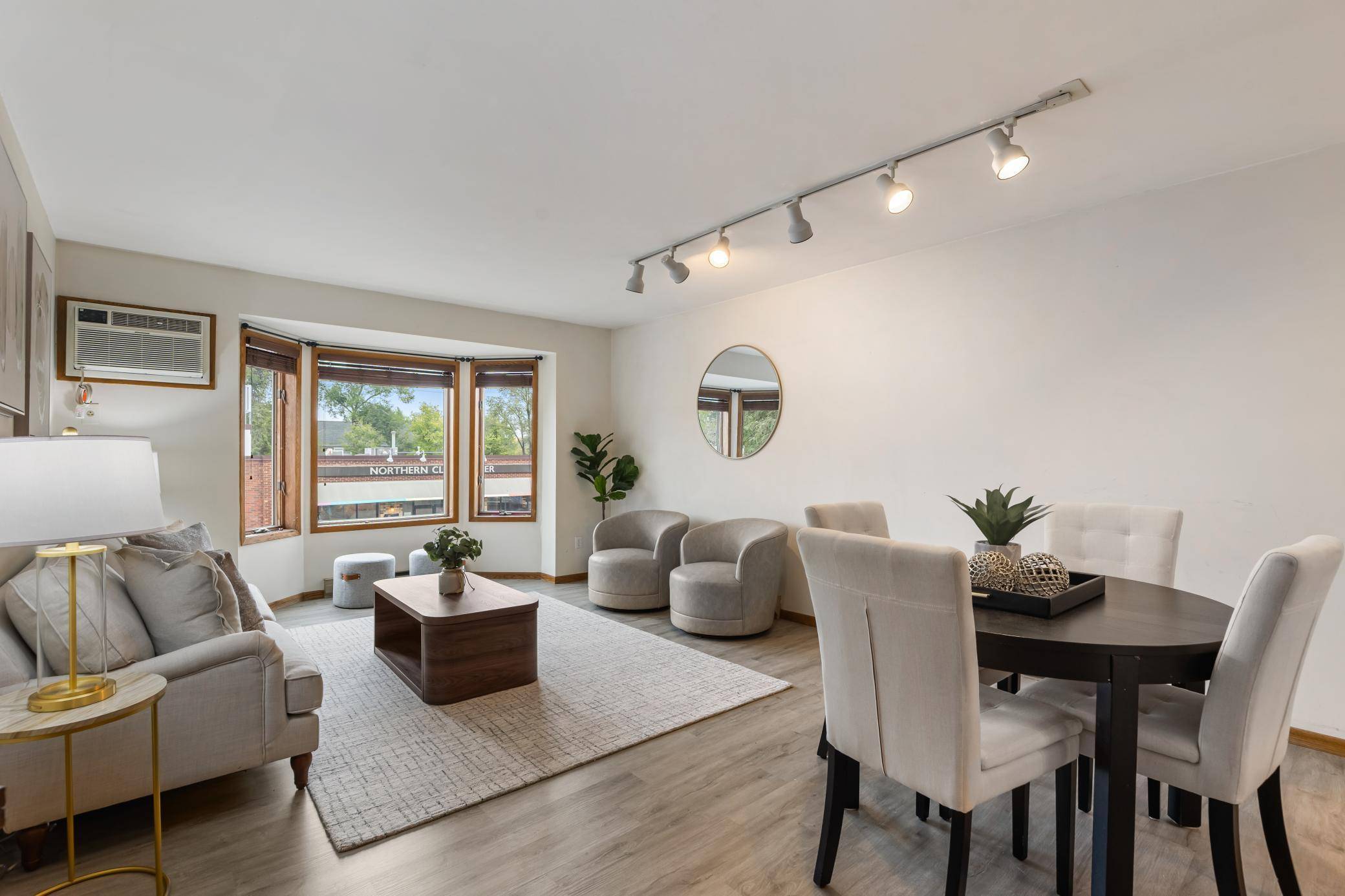 2425 E Franklin AVE #205, Minneapolis, MN 55406