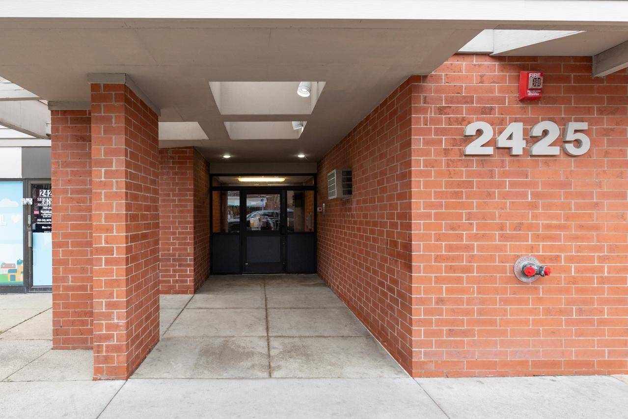 2425 E Franklin AVE #205, Minneapolis, MN 55406