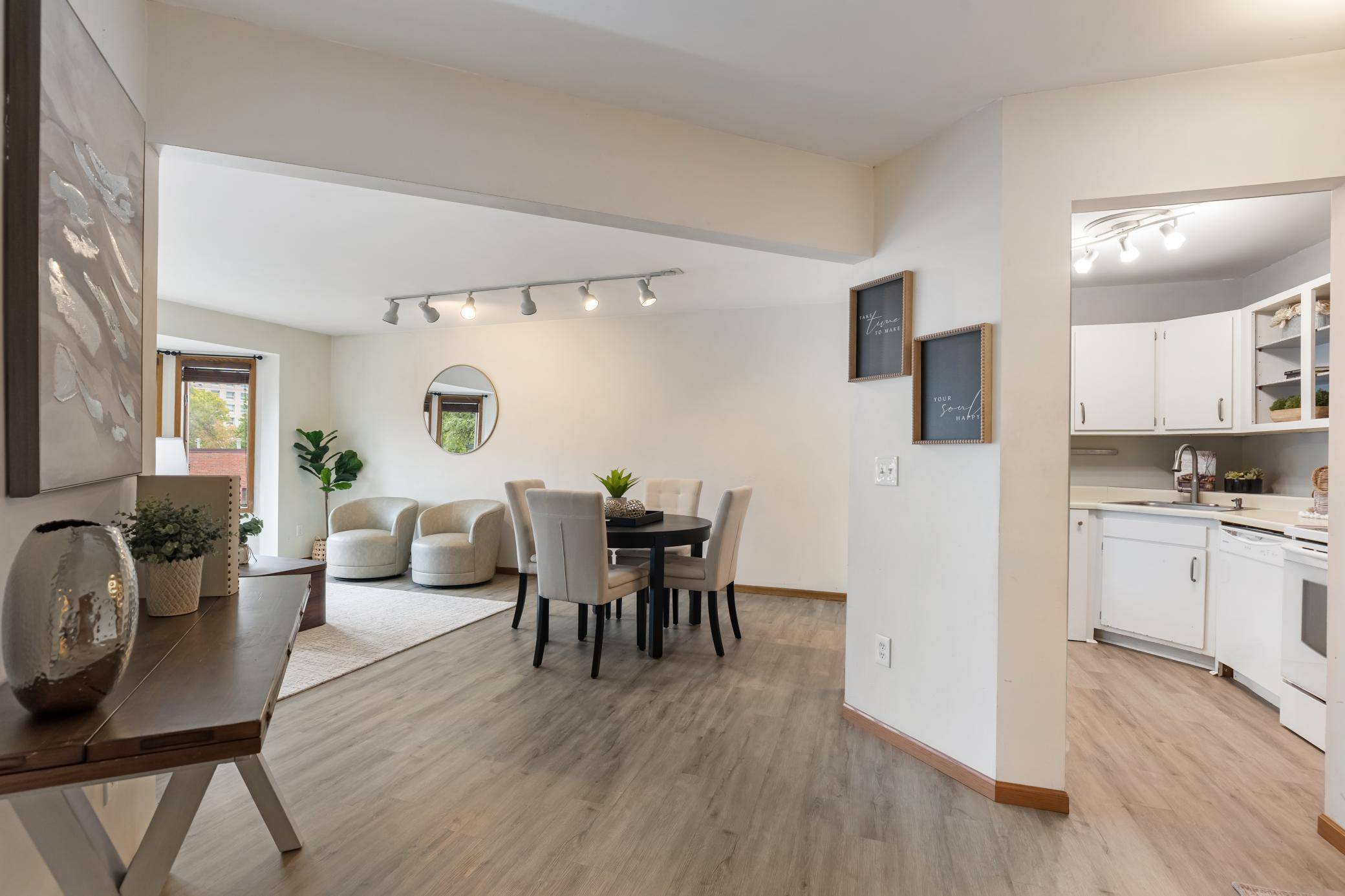 2425 E Franklin AVE #205, Minneapolis, MN 55406