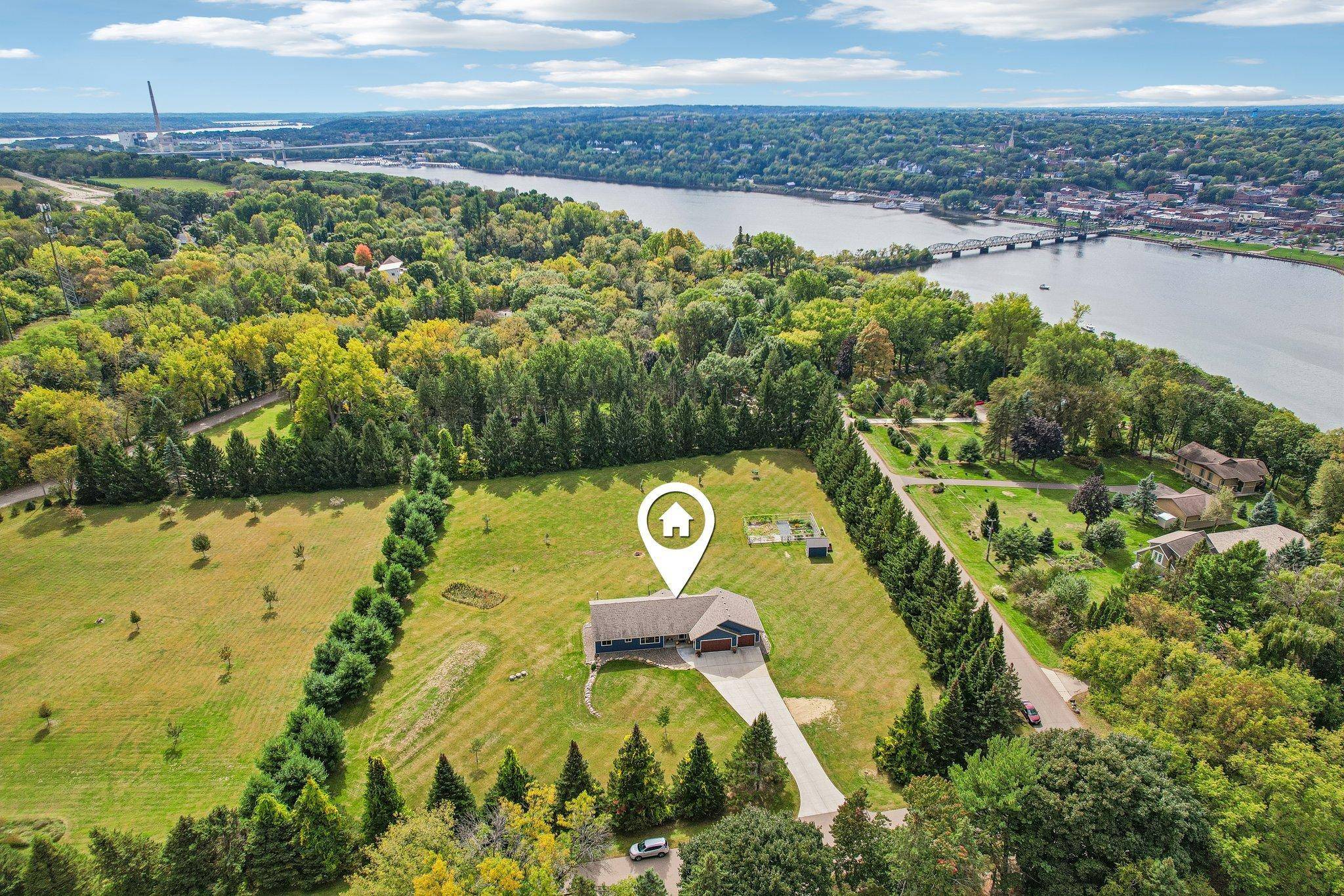 23 Hilltop RD, Houlton, WI 54082