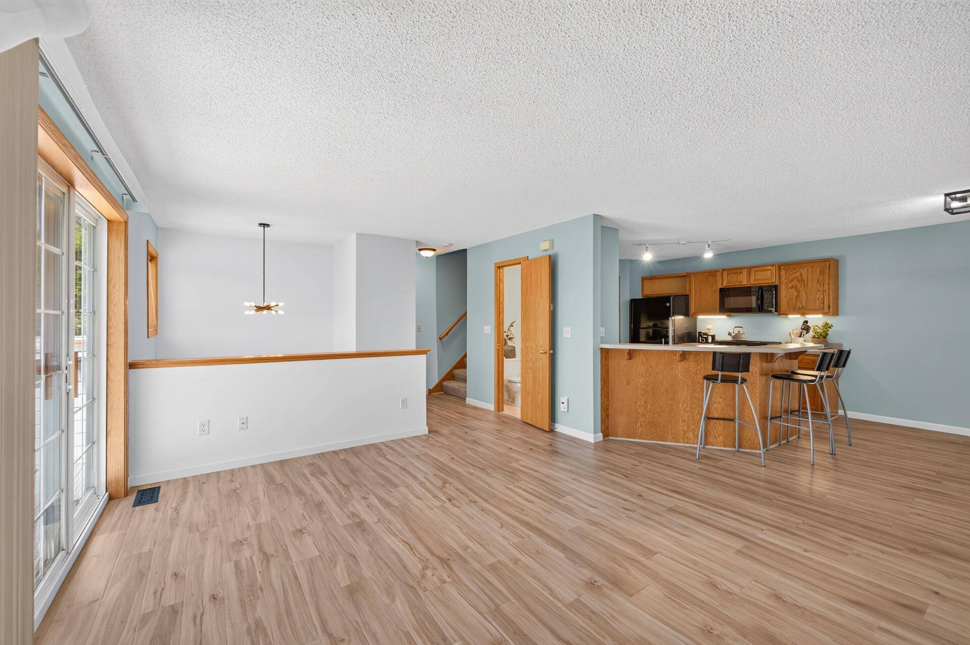 4913 Grenwich AVE N, Oakdale, MN 55128
