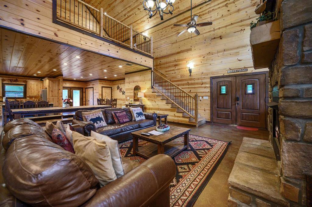 37 Orange Grove RD, Broken Bow, OK 74728
