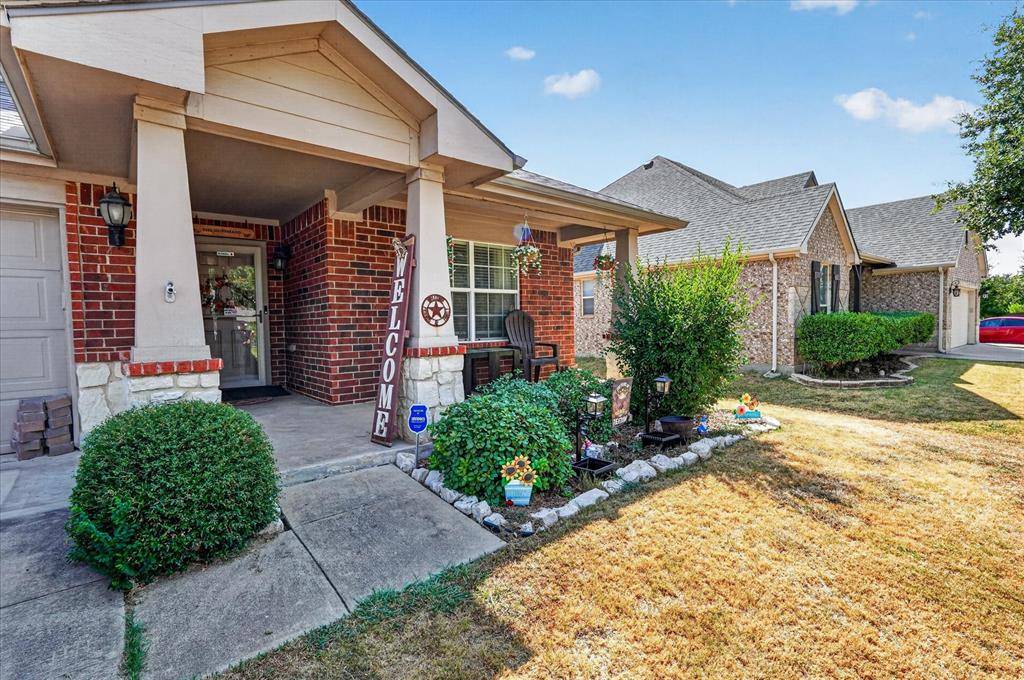 521 Leatherman Drive, Saginaw, TX 76179