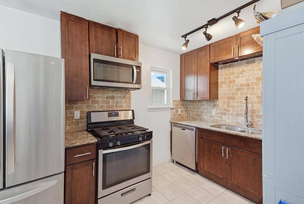 7208 Van Natta Lane, Fort Worth, TX 76112