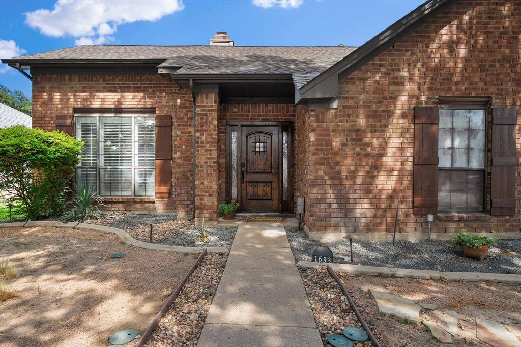 1633 Crosshaven Drive, Lewisville, TX 75077