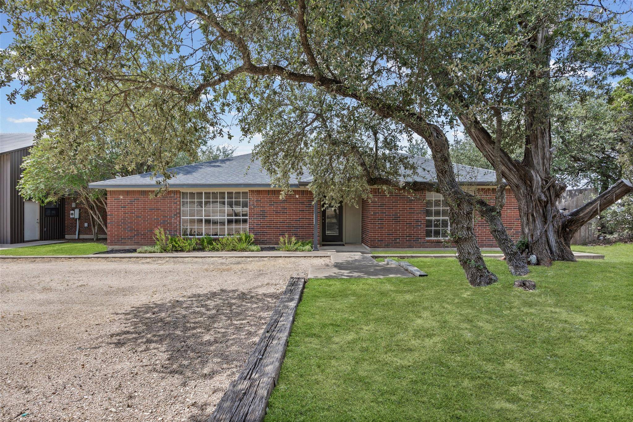 1030 Canyon Bend DR, Dripping Springs, TX 78620
