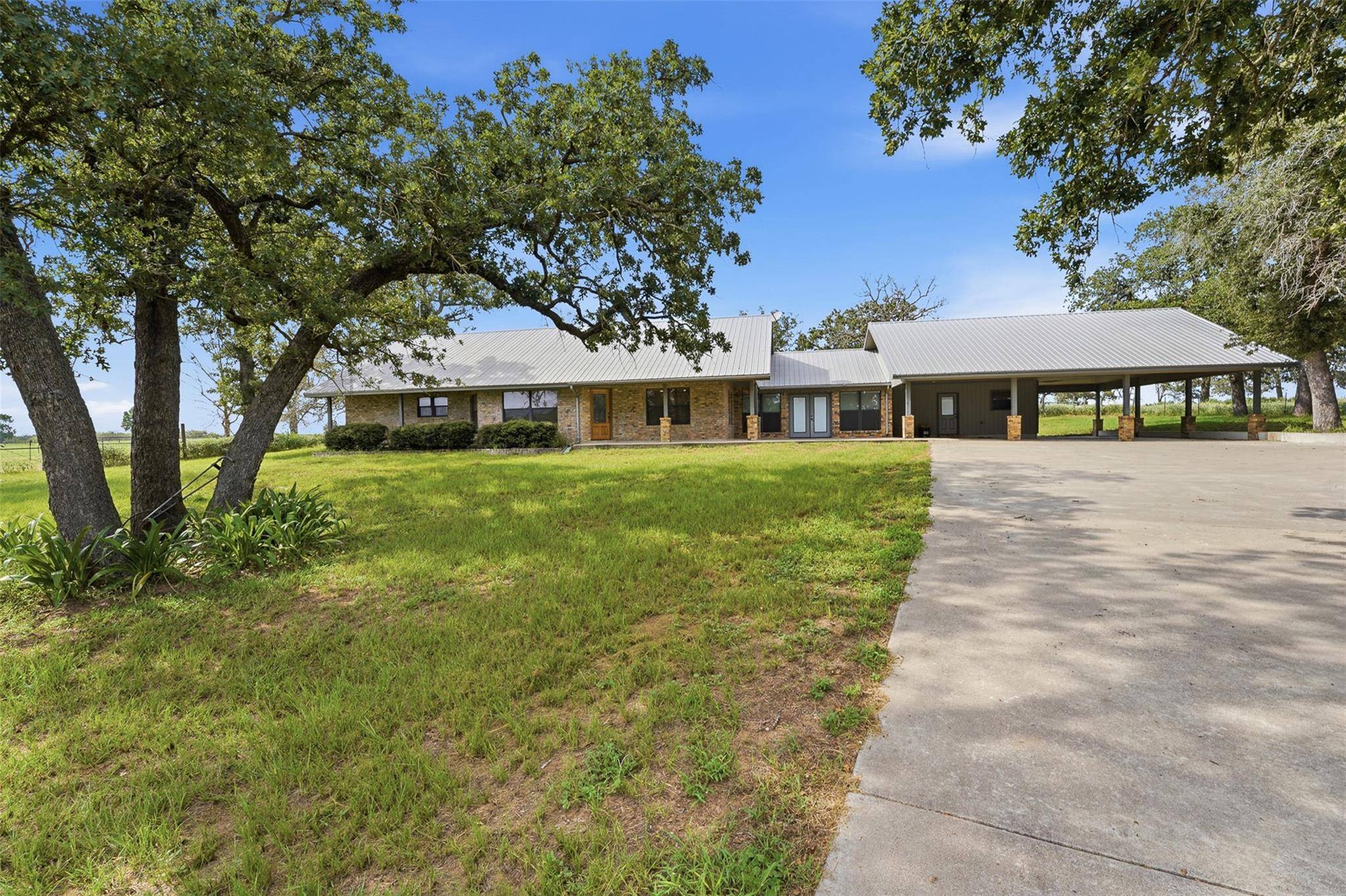 6589 State Highway 304, Harwood, TX 78632