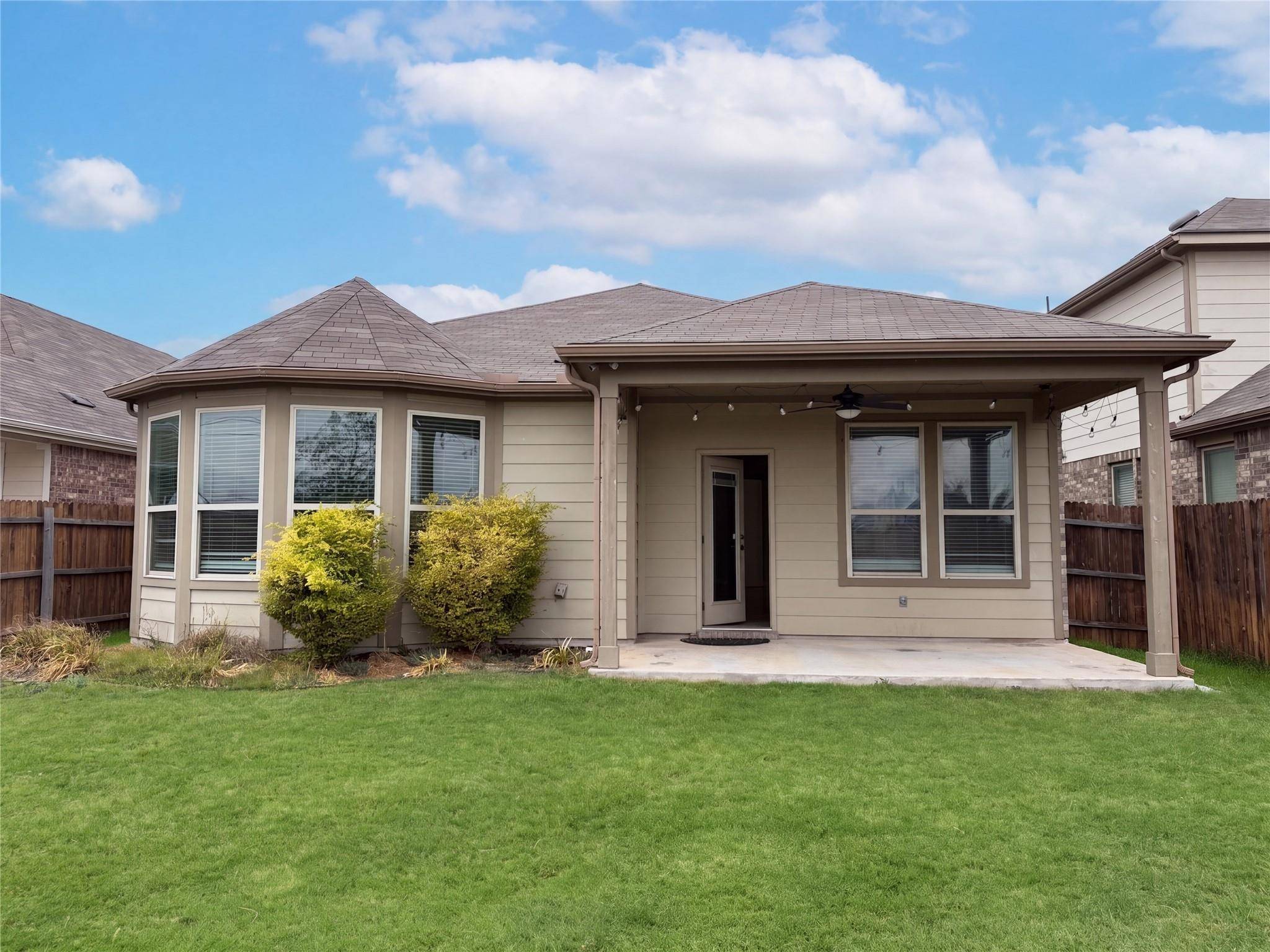 306 Duroc DR, Hutto, TX 78634