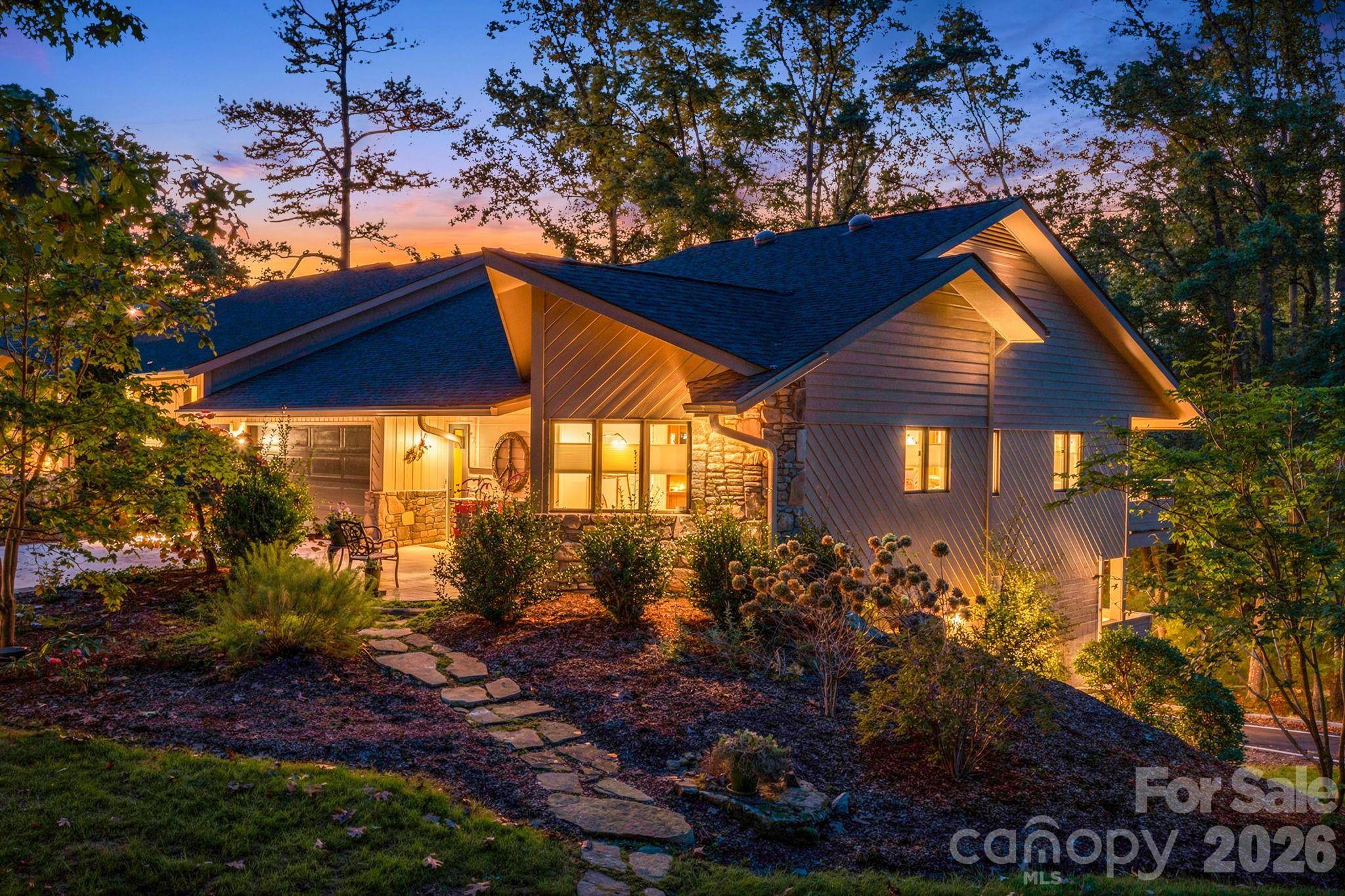 1702 Timber TRL, Asheville, NC 28804