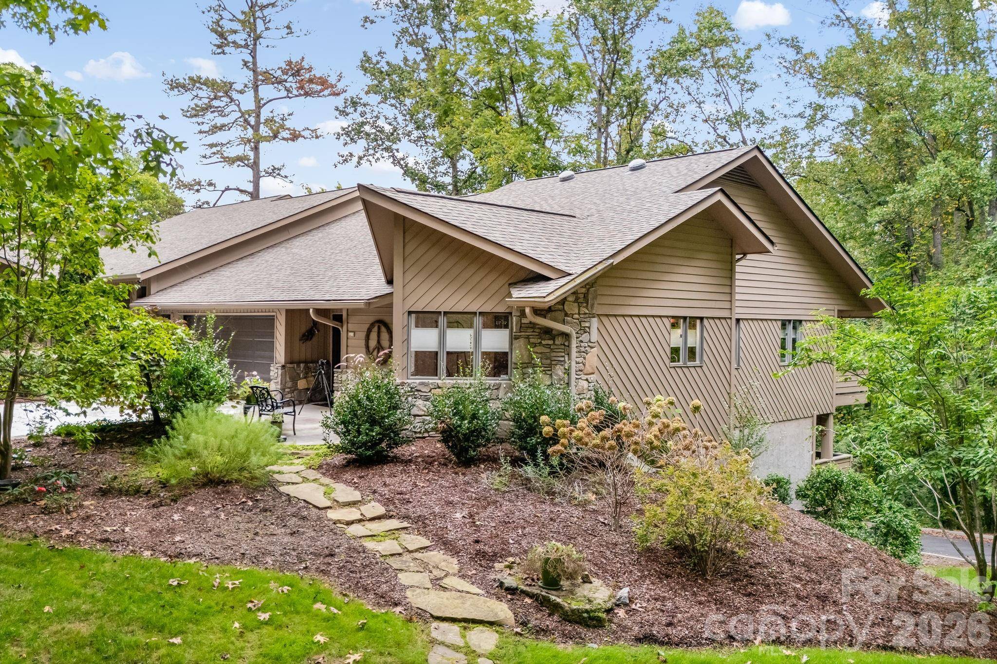 1702 Timber TRL, Asheville, NC 28804
