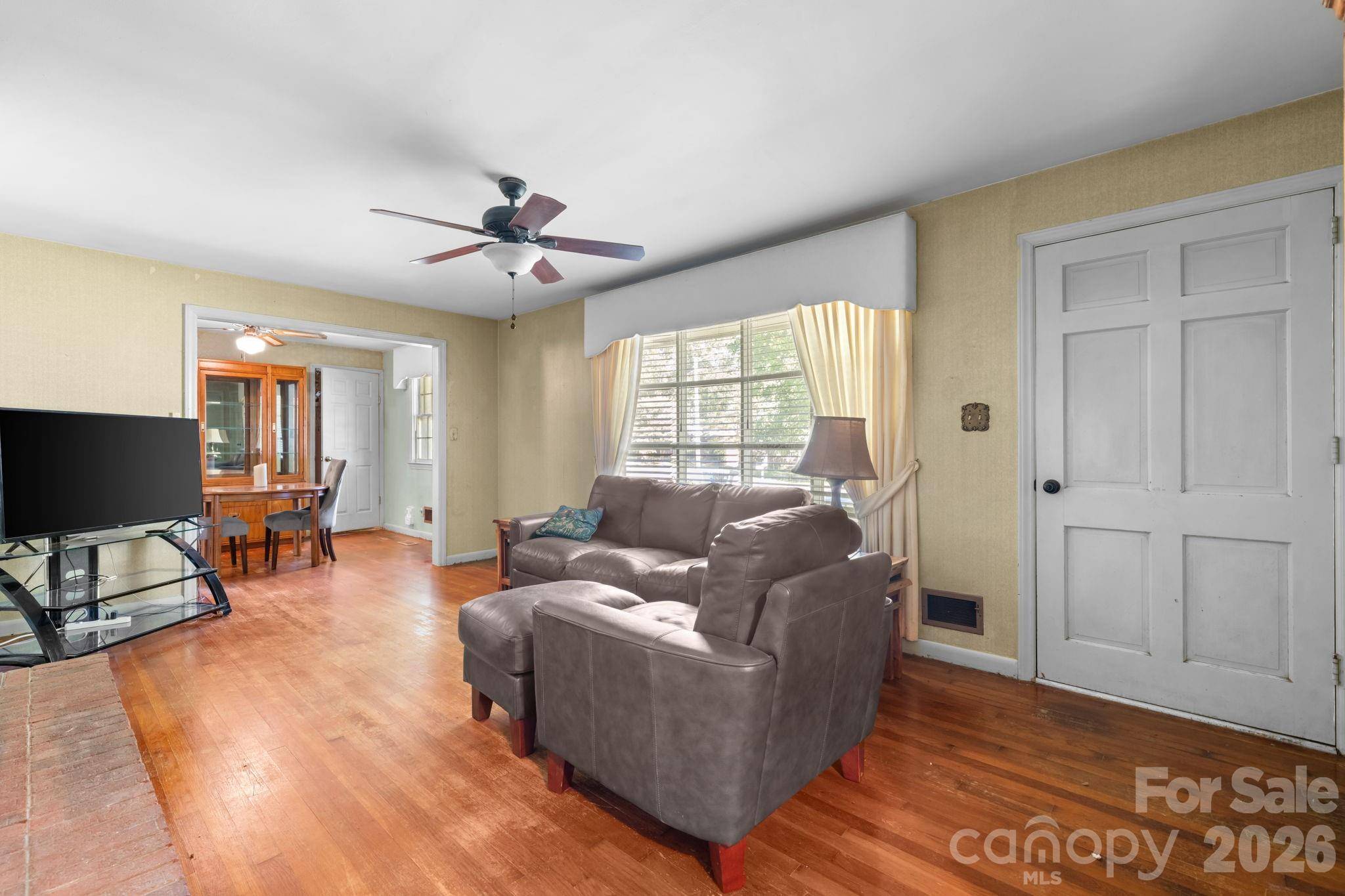 1416 36th AVE NE, Hickory, NC 28601
