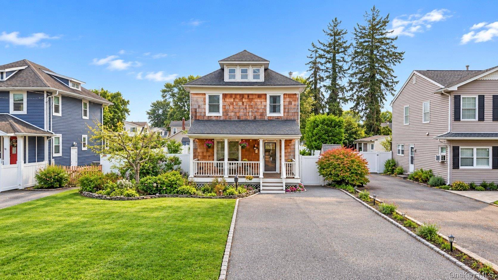 52 Lee AVE, Patchogue, NY 11772