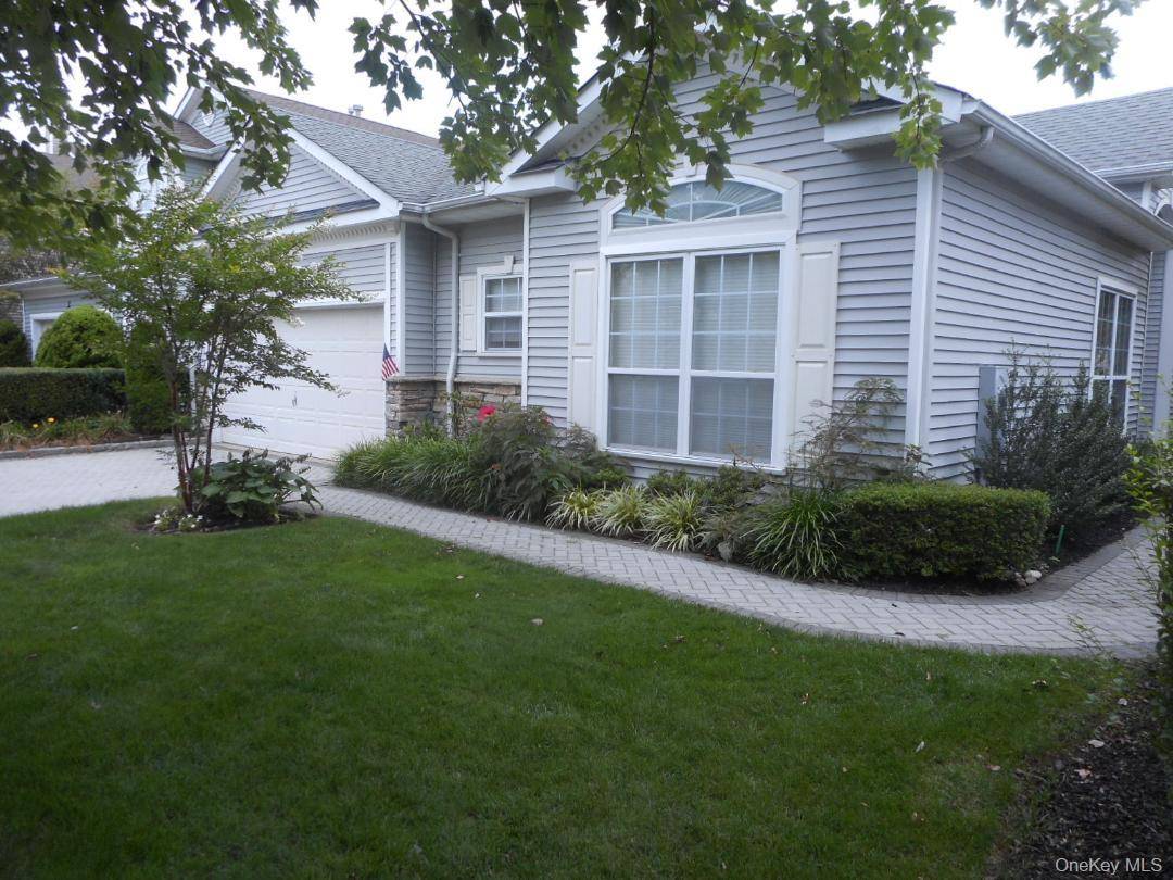 173 Hamlet DR, Mount Sinai, NY 11766