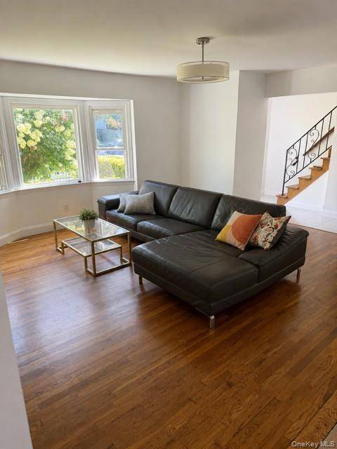 11 Chestnut ST, Glen Cove, NY 11542