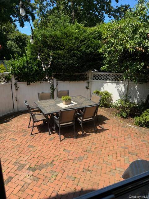 11 Chestnut ST, Glen Cove, NY 11542