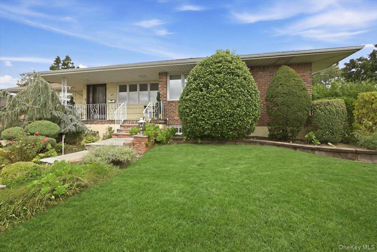 47 Royal WAY, Manhasset Hills, NY 11040