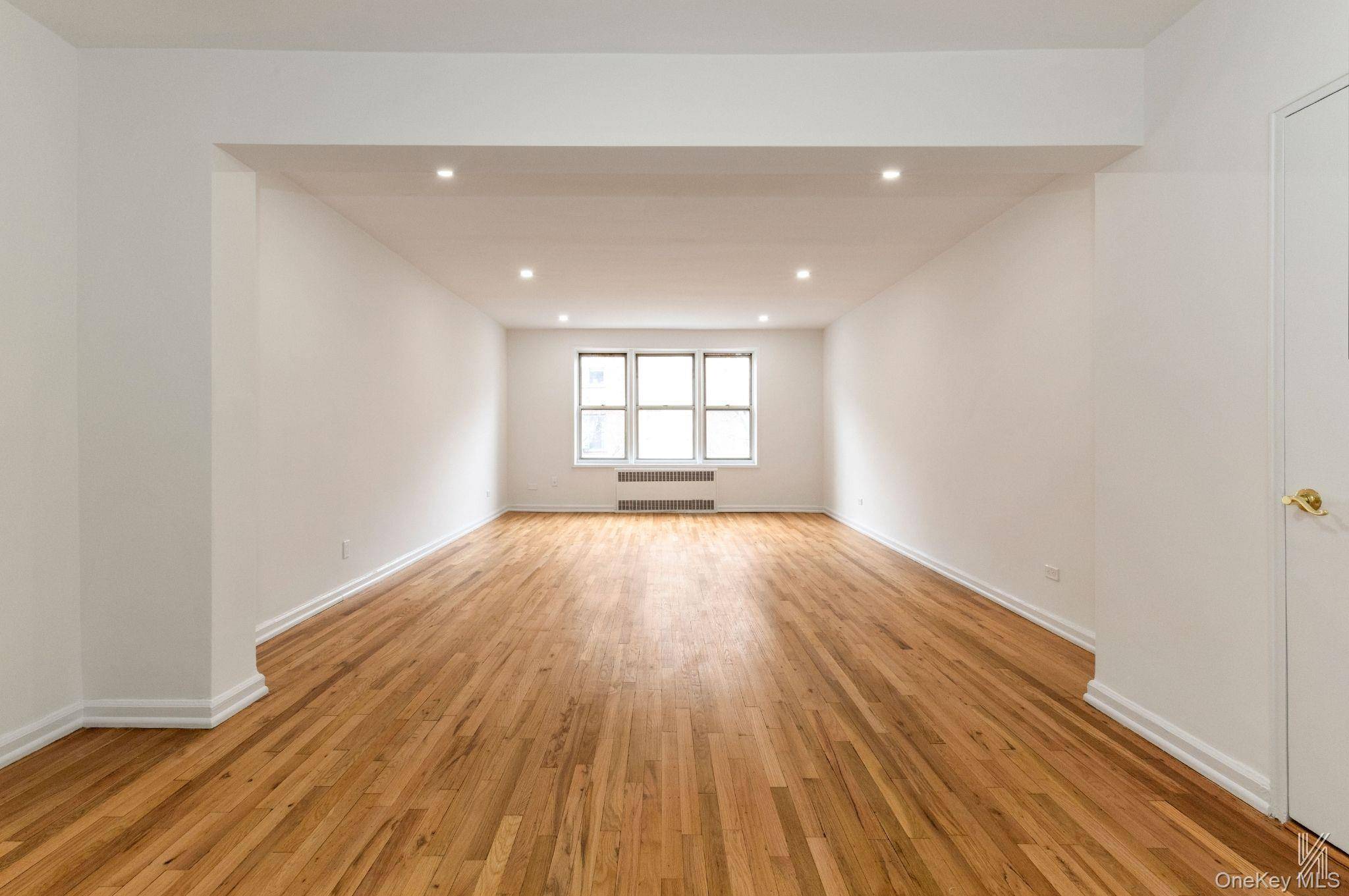 79-10 34th AVE #4U, Jackson Heights, NY 11372
