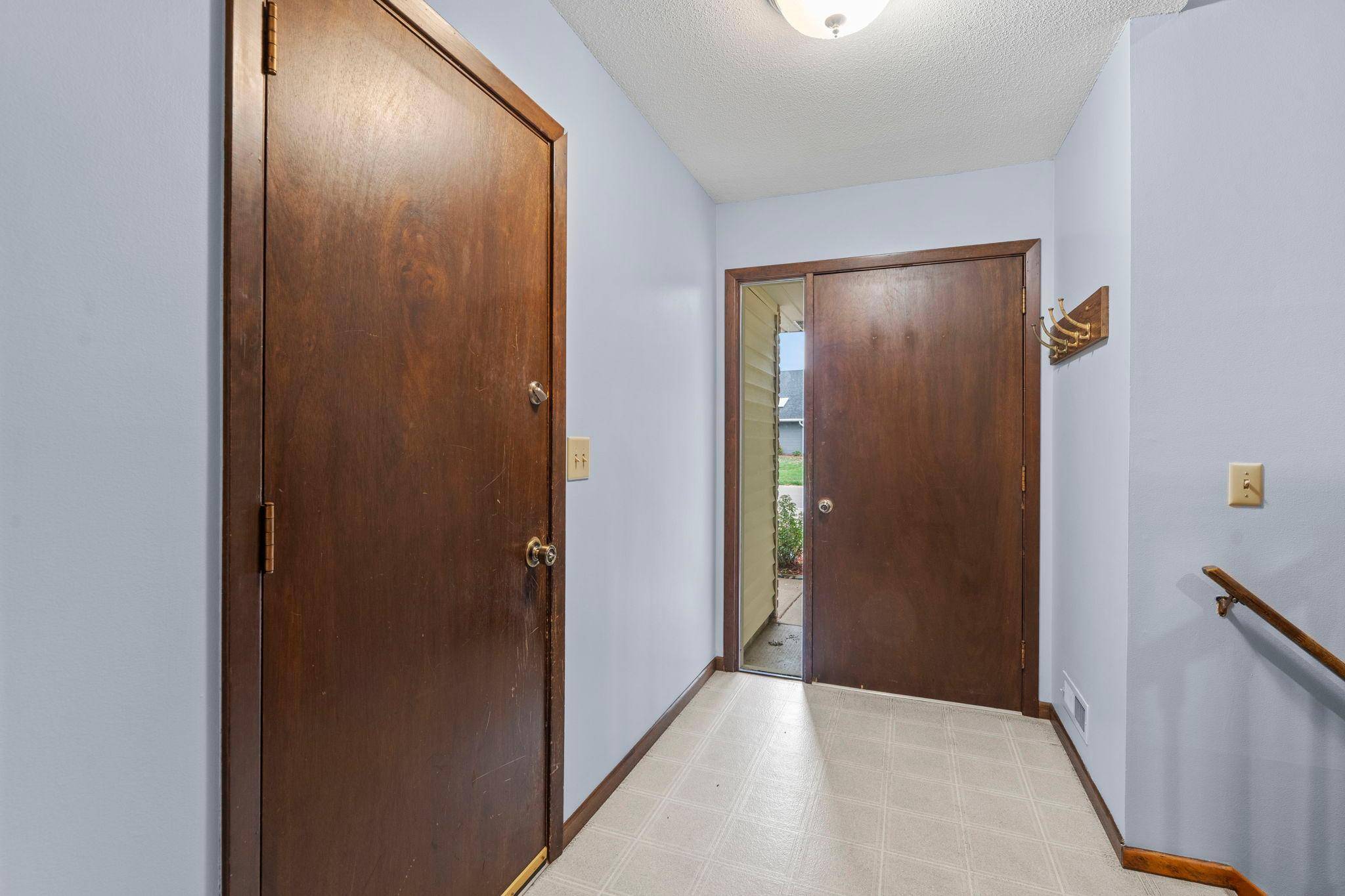 2483 Hidden Valley LN, Stillwater, MN 55082