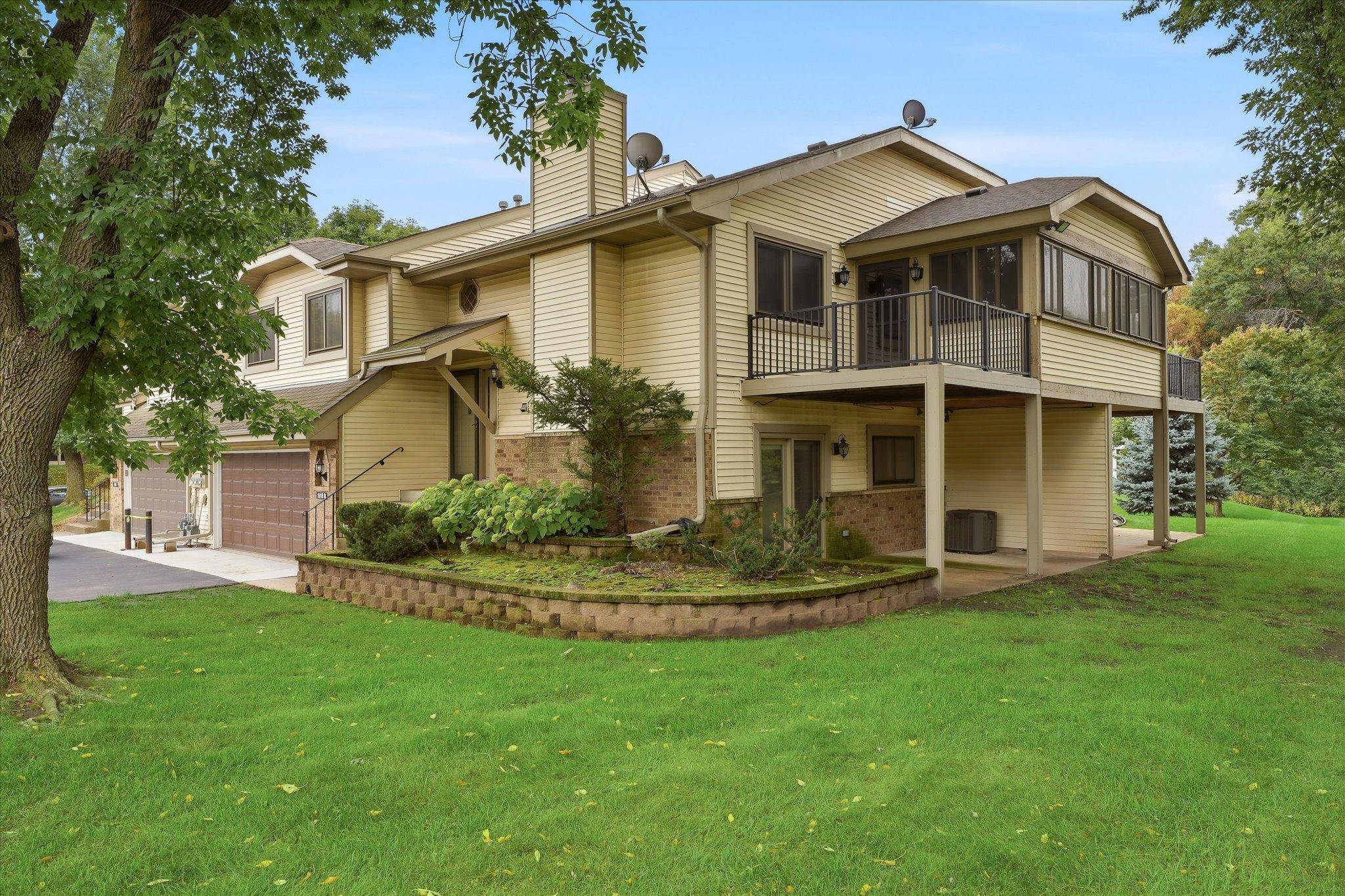 1618 Clemson DR #B, Eagan, MN 55122