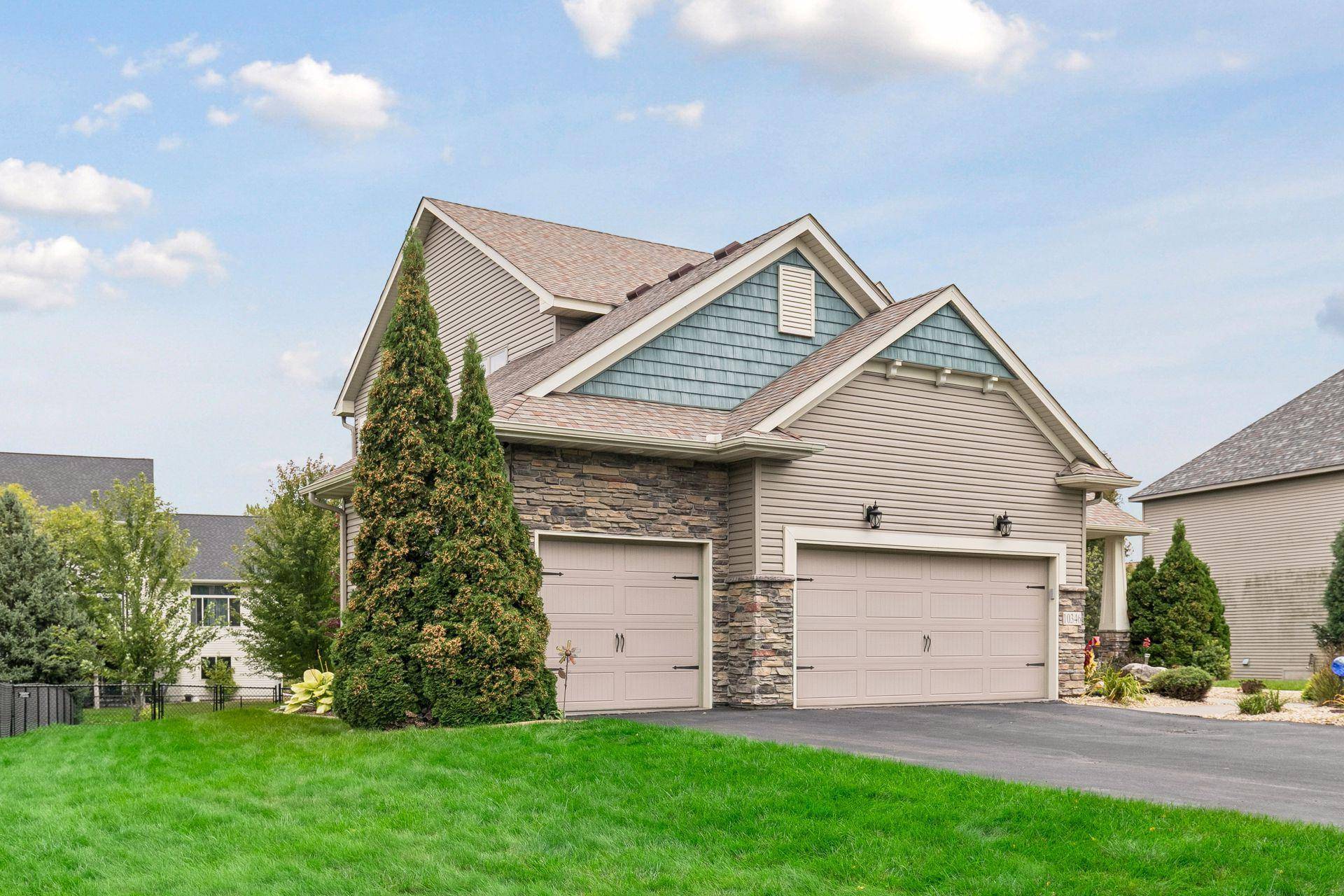 10346 Fallgold Pkwy N, Brooklyn Park, MN 55443