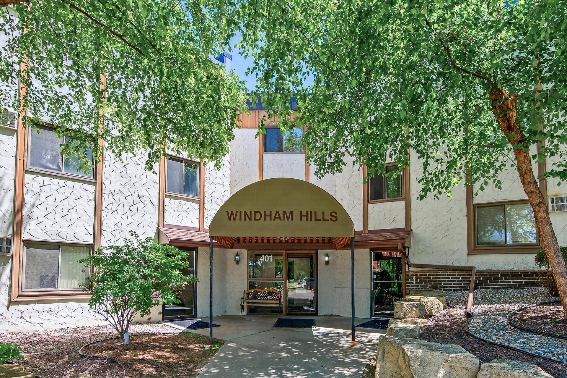 401 E Burnsville Pkwy #124, Burnsville, MN 55337