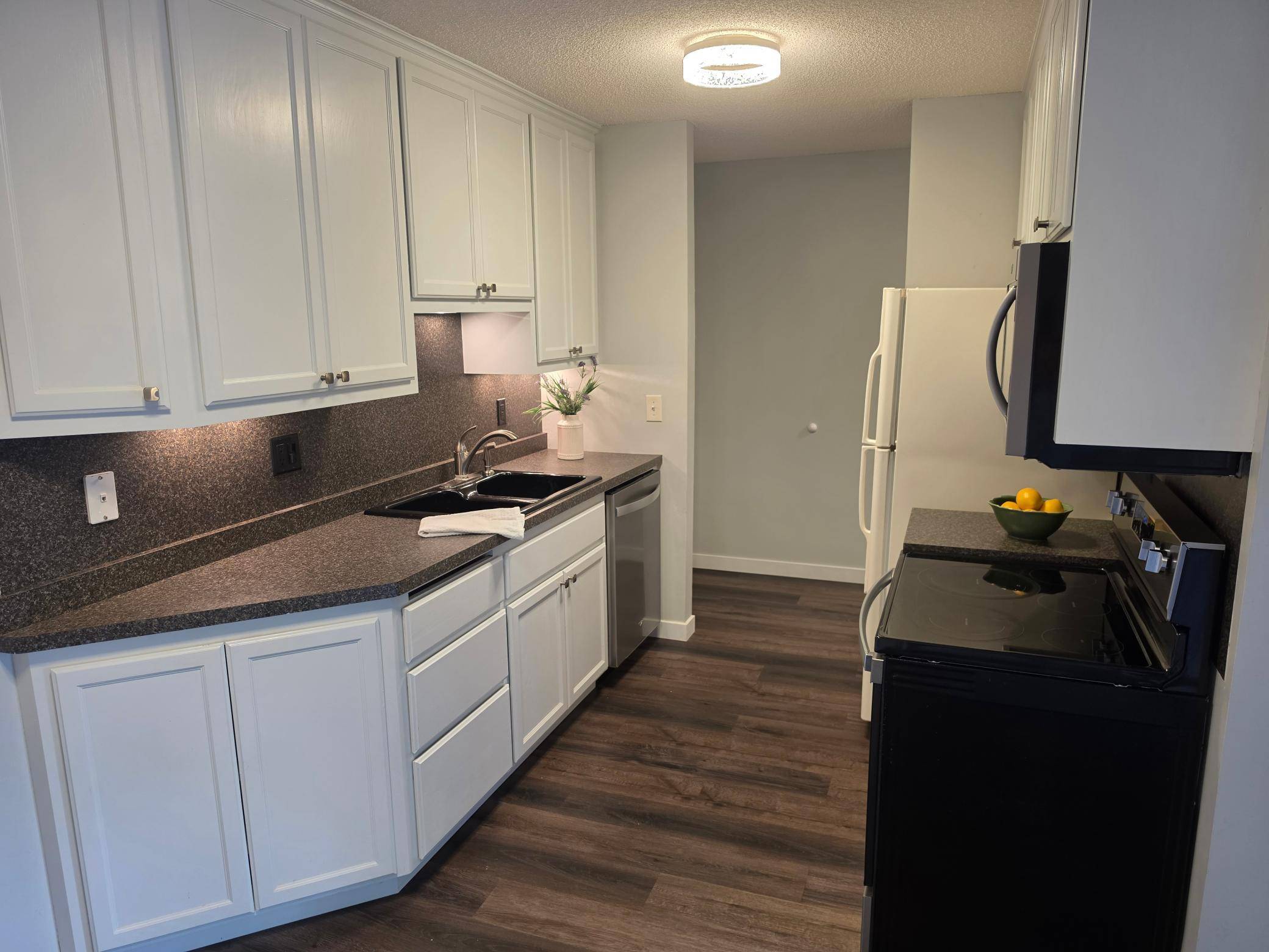 401 E Burnsville Pkwy #124, Burnsville, MN 55337