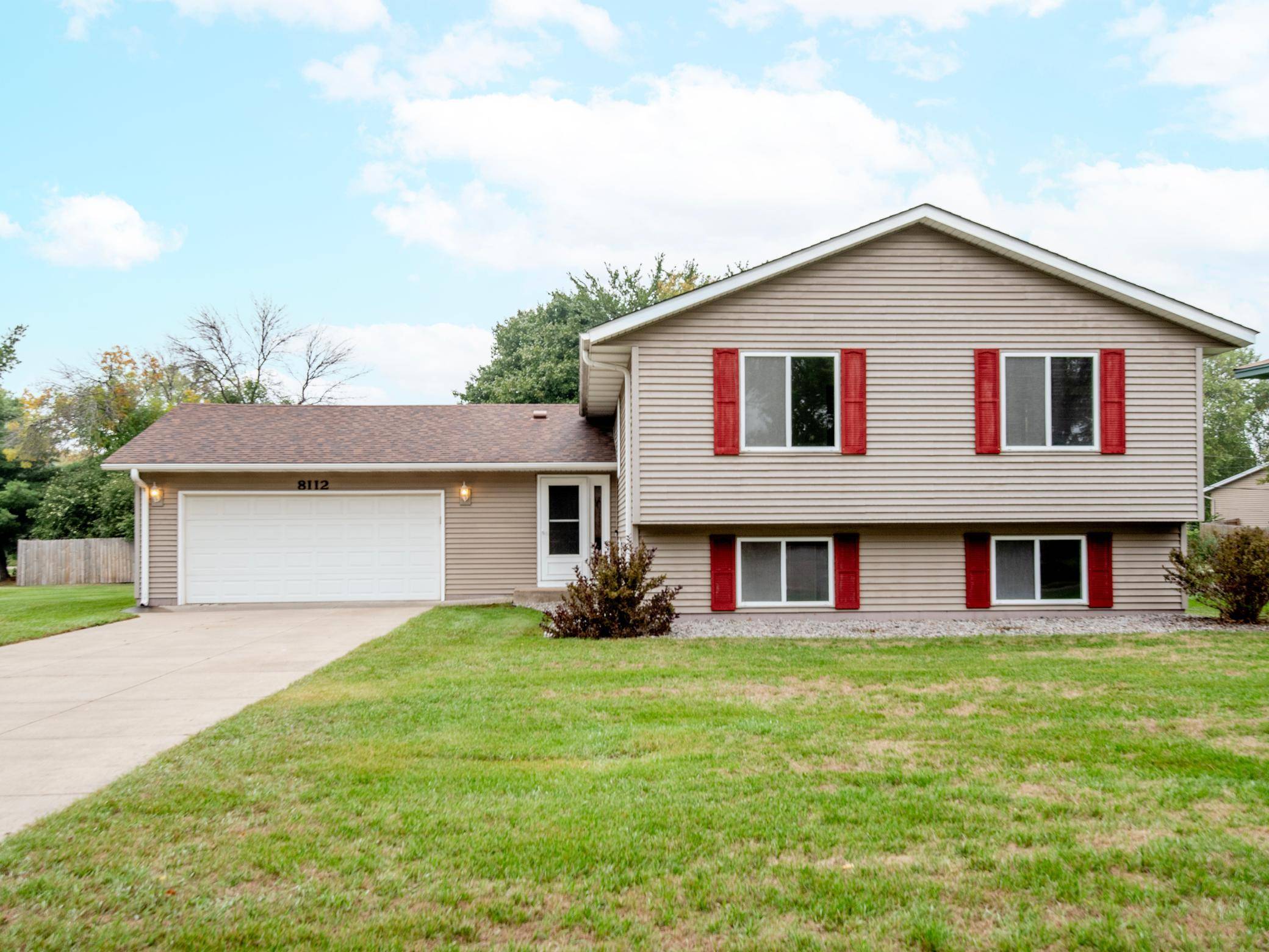 8112 Lad Pkwy, Brooklyn Park, MN 55443