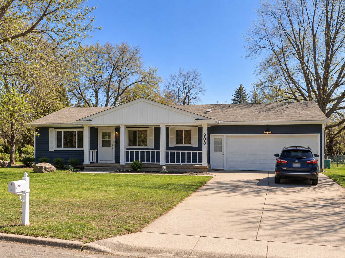 908 Brenda Lee DR, Saint Cloud, MN 56303