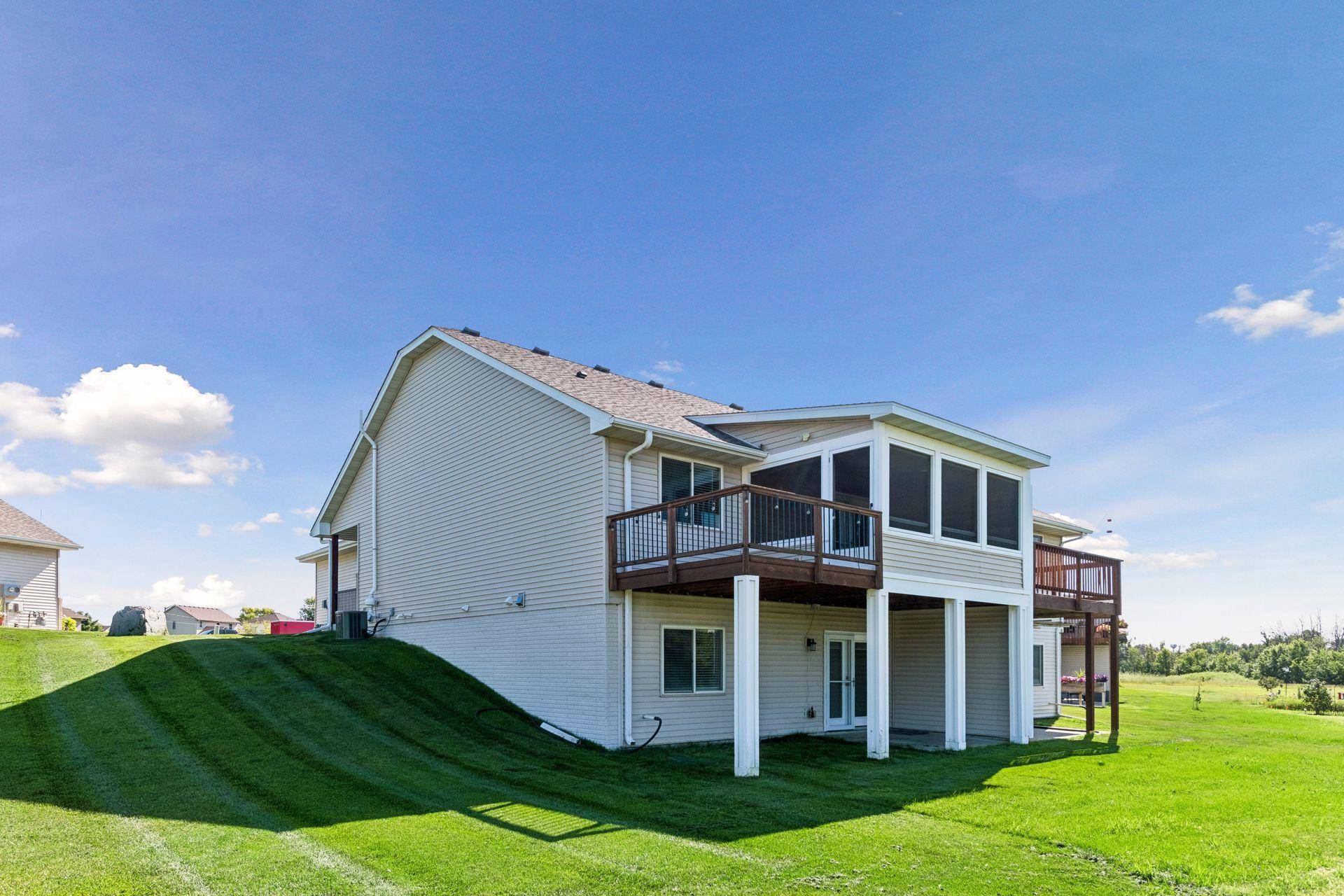 1851 Lakeridge WAY, Waconia, MN 55387