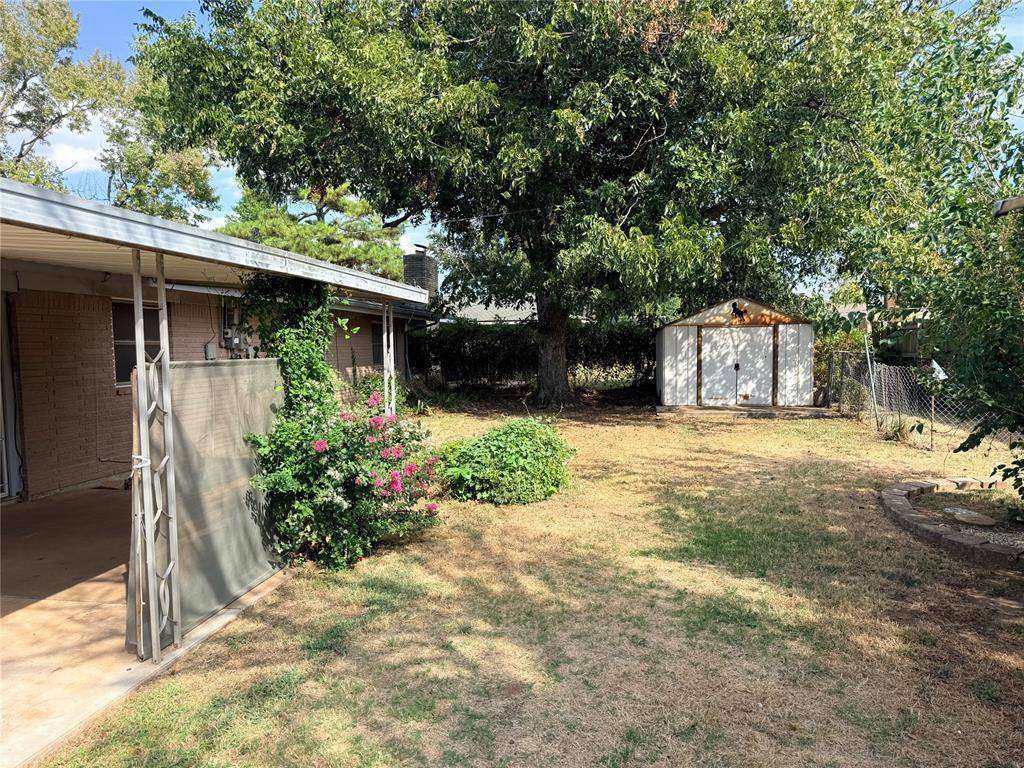 8332 NW 35th ST, Bethany, OK 73008