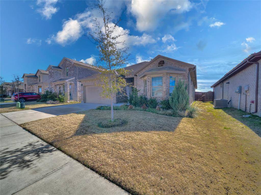 15816 Farringdon Street, Fort Worth, TX 76247