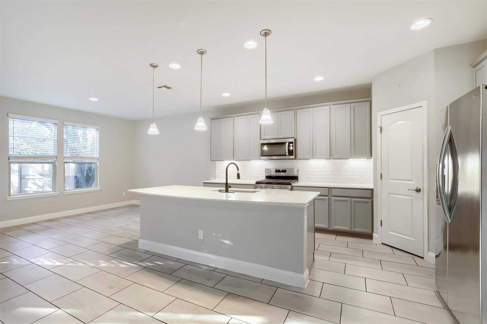 1051 Kenney Fort XING #49, Round Rock, TX 78665