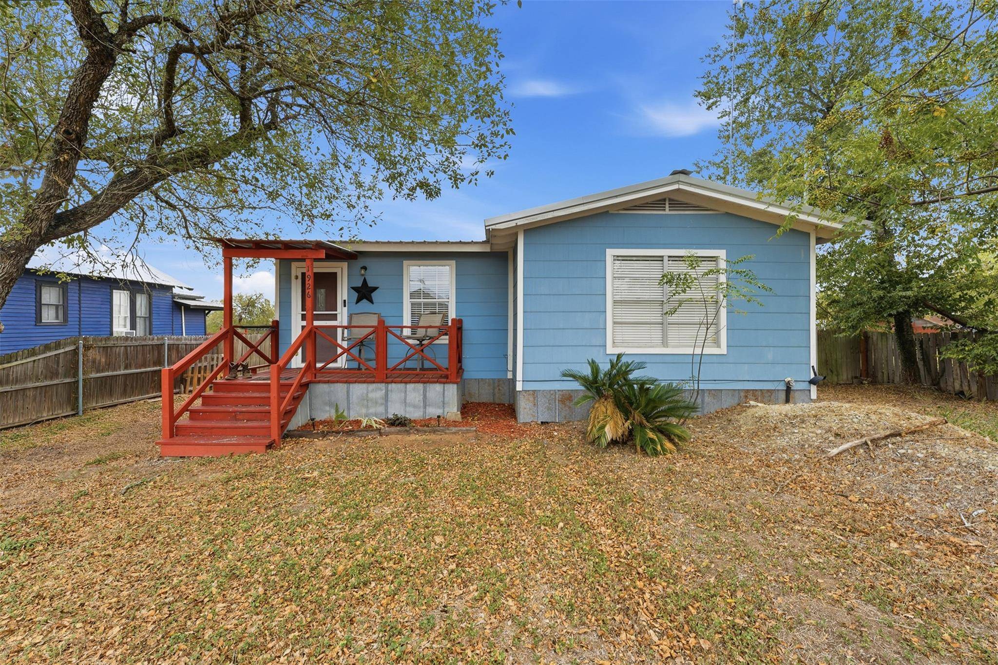 1926 Dreyer LN, Gonzales, TX 78629