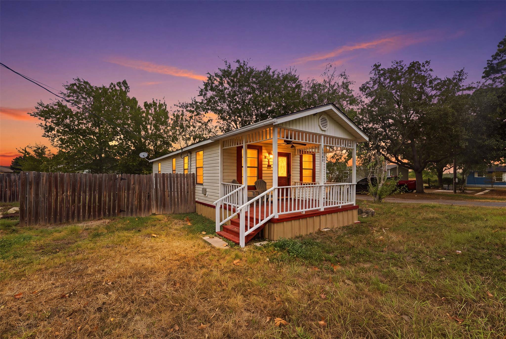 1904 Dreyer LN, Gonzales, TX 78629